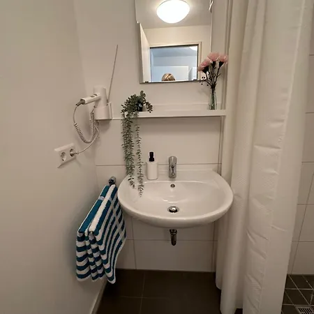 Stilvolles Und Modernes Mit Sonnigem Balkon In Flughafen- Und Messenaehe 31 Apartman *